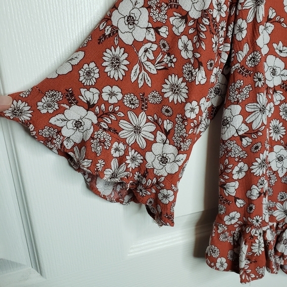 Cynthia Rowley V Neck Top M Ruffles Ditzy Floral Flutter Sleeves Viscose Prairie - Picture 4 of 10